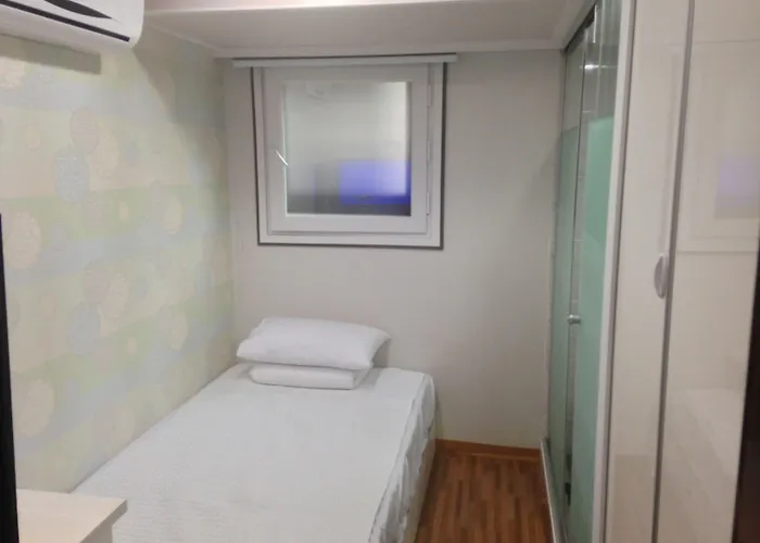 Hostel Chloe *