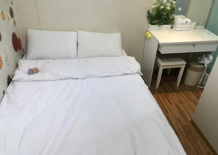 Chloe Hostel *